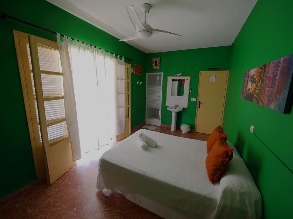 Hostal Giramundo Ibiza Town Exterior photo
